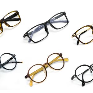 山梨にあるメガネショップではお得なセット販売等も行っております